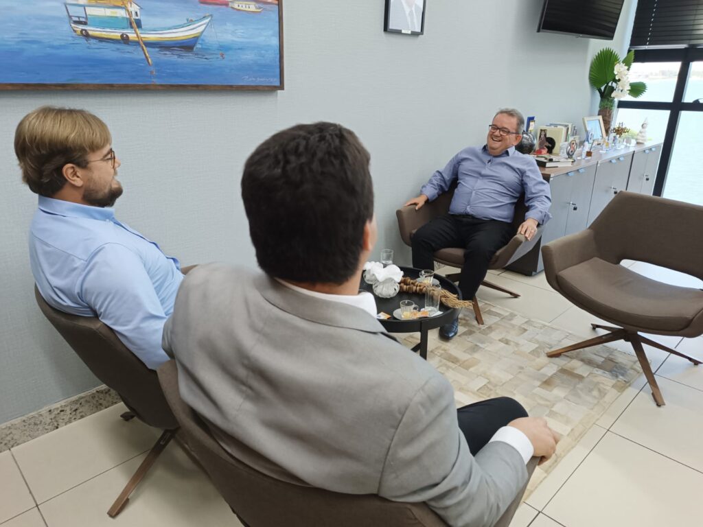 Fecomércio participa de projetos com Seteem. Presidente do Sistema Fecomércio-Sesc-Senac, Marcos Andrade, discutiu sobre novas ações de capacitação profissional com a Secretaria do Trabalho.