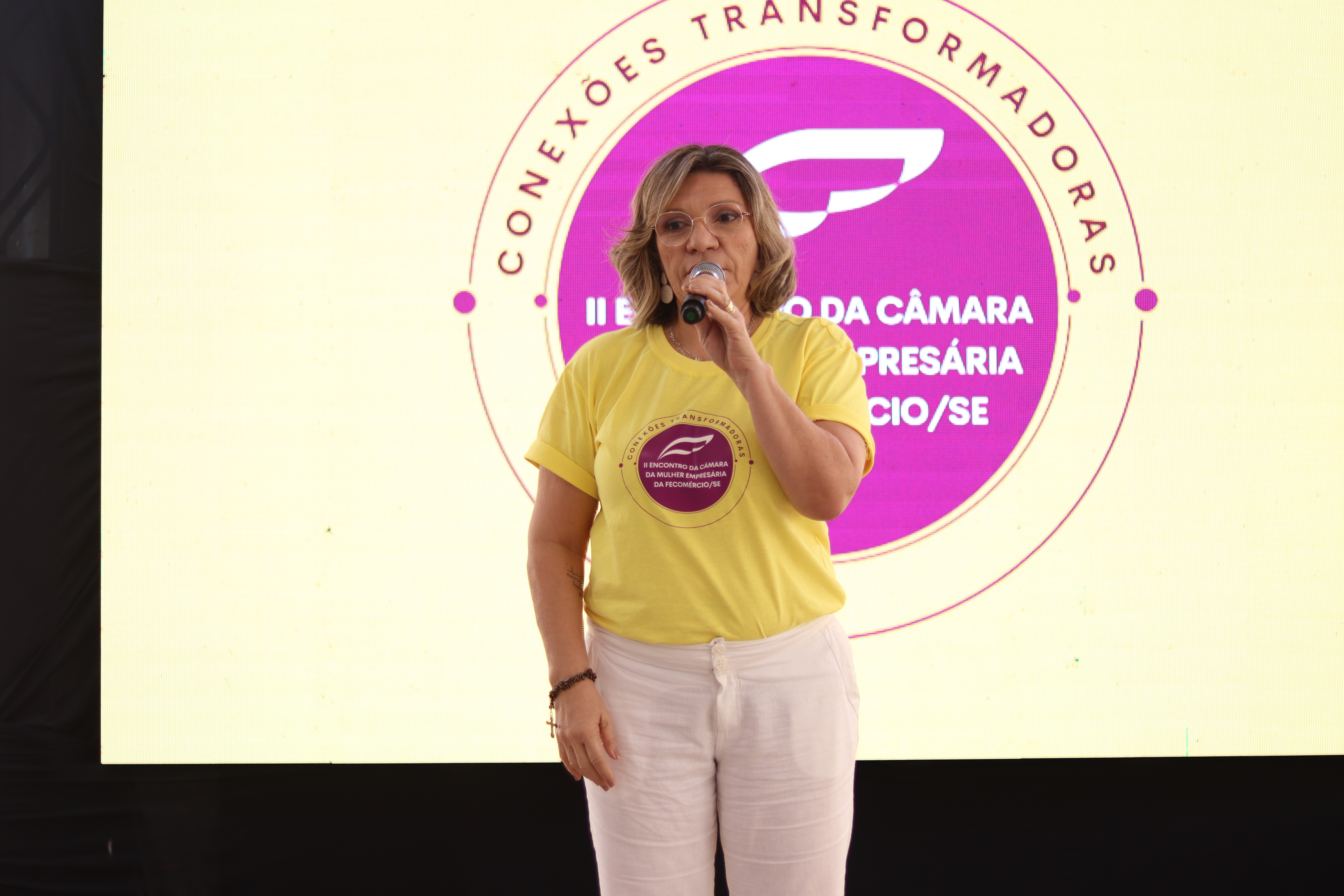 Encontro da Câmara da Mulher Empresária reúne mais de 200 empreendedoras. Líder da Câmara, Ana Sarmento, fala sobre a relação do trabalho com a saúde mental. Foto: Livyan Holanda