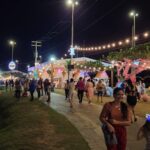 Vila da Páscoa Iluminada: Um Mundo Mágico à Beira-Mar