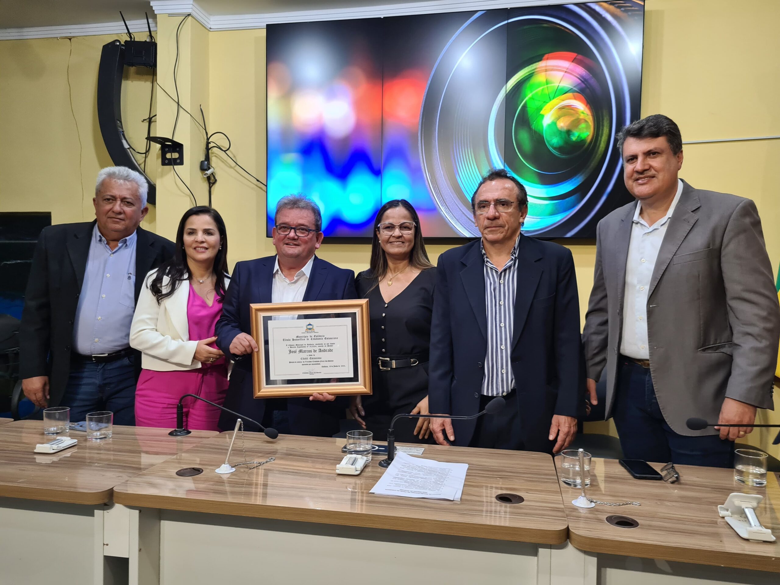 Marcos Andrade recebe título de cidadania estanciana e lança nova obra do Senac.