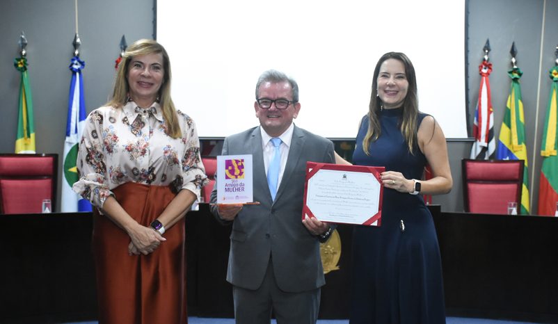 Presidente do Sistema Fecomércio-SE recebe “Selo Amigo da Mulher” do TJSE