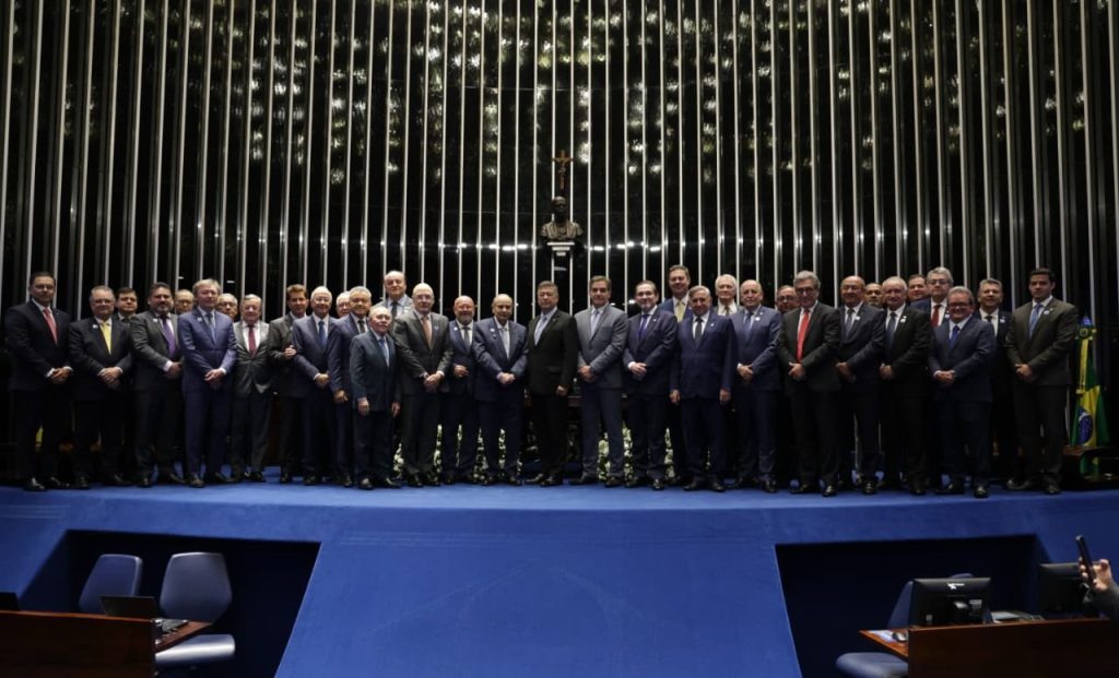 Presidente do Sistema Fecomércio participa de homenagem aos 80 anos do Sesc e Senac no Senado Federal